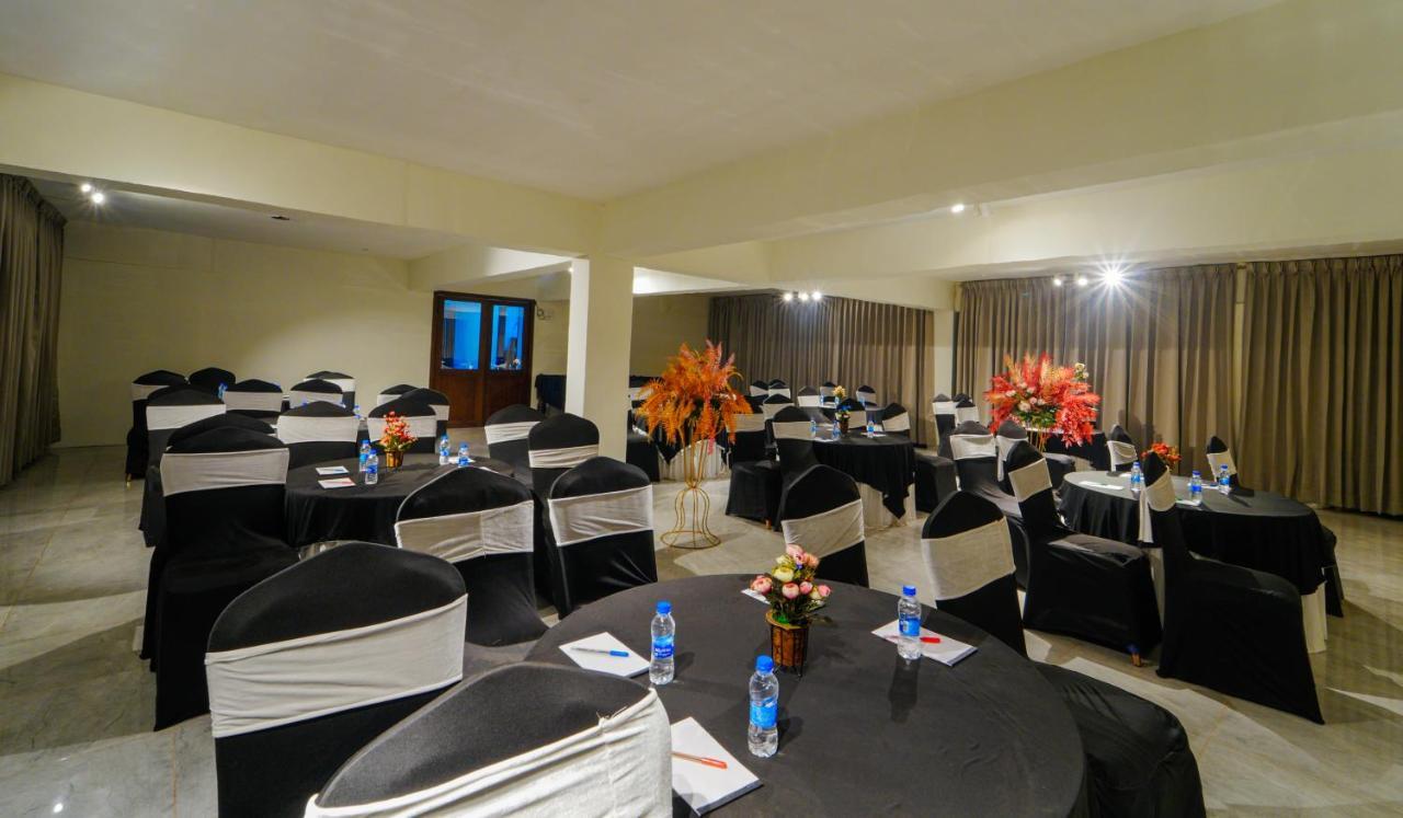 Hotel Woodcrest Zirakpur - Best Family Hotel By - A Unit Of Sidham Group Buitenkant foto