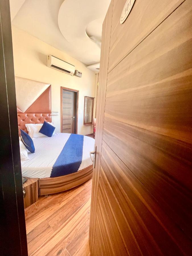 Hotel Woodcrest Zirakpur - Best Family Hotel By - A Unit Of Sidham Group Buitenkant foto