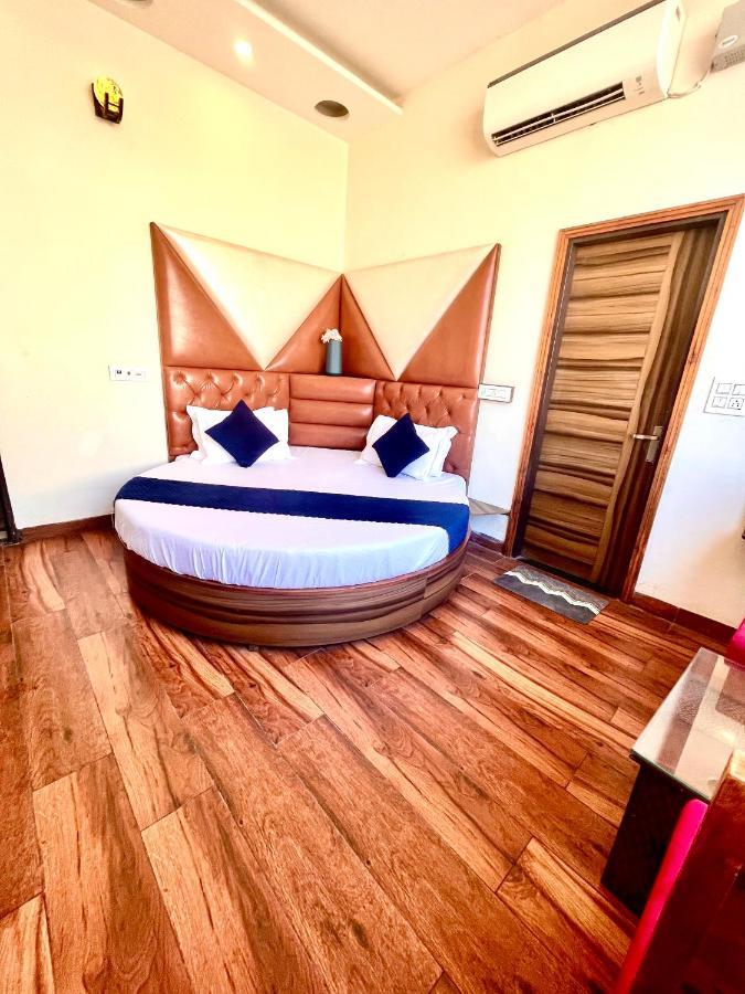 Hotel Woodcrest Zirakpur - Best Family Hotel By - A Unit Of Sidham Group Buitenkant foto