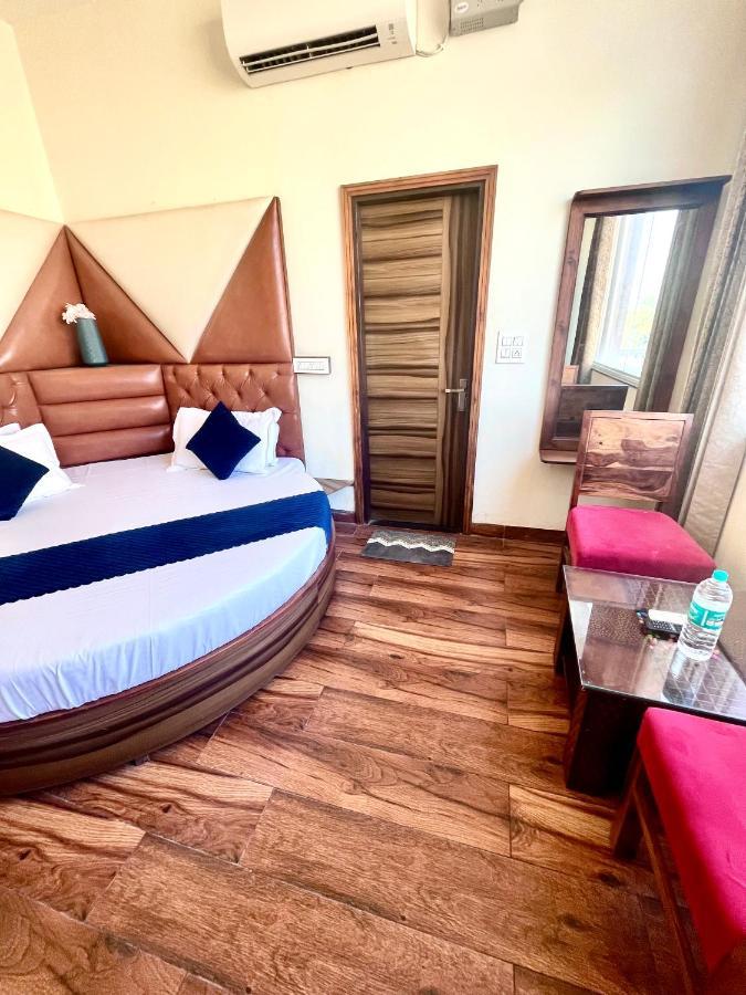 Hotel Woodcrest Zirakpur - Best Family Hotel By - A Unit Of Sidham Group Buitenkant foto