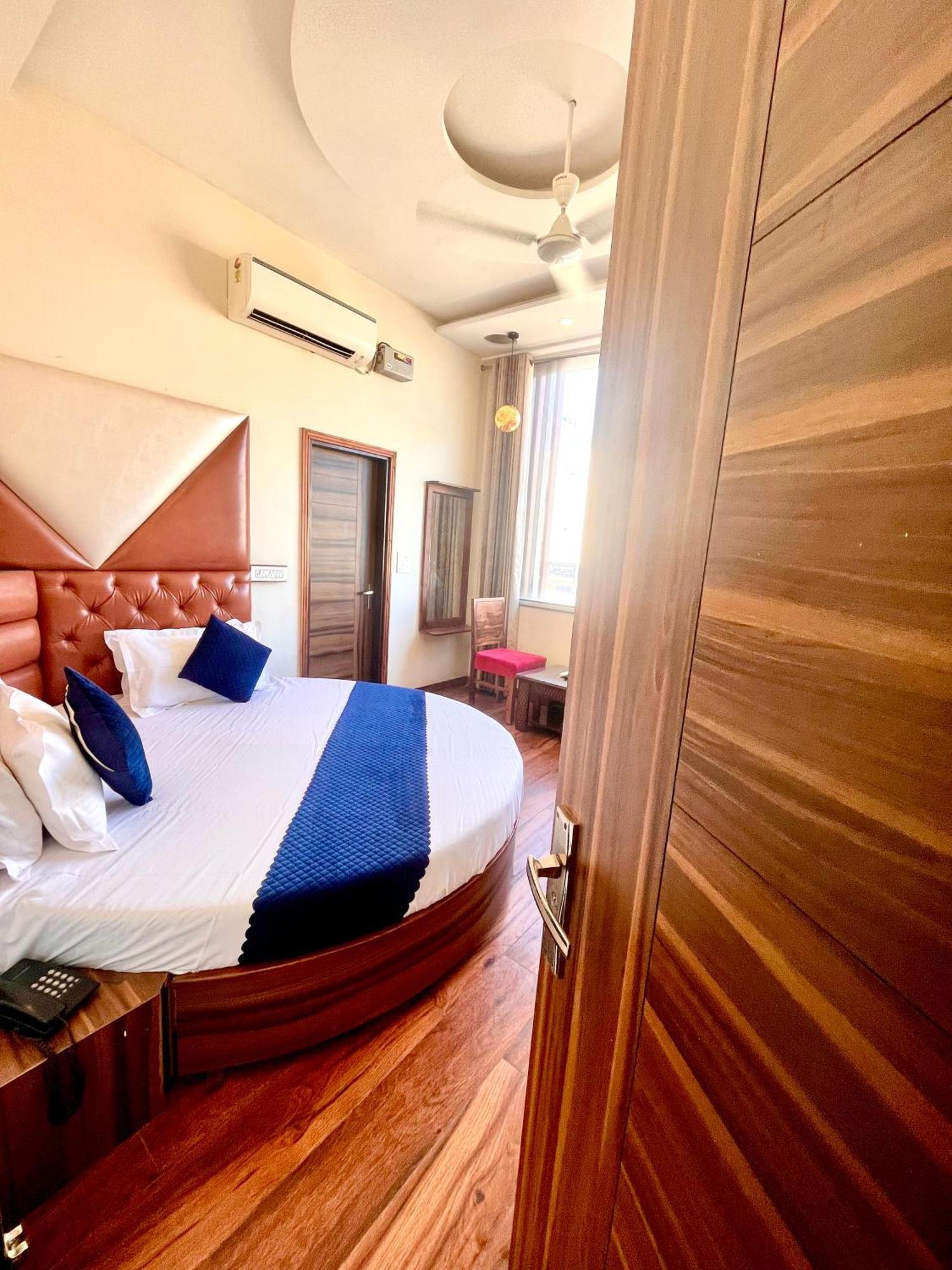 Hotel Woodcrest Zirakpur - Best Family Hotel By - A Unit Of Sidham Group Buitenkant foto